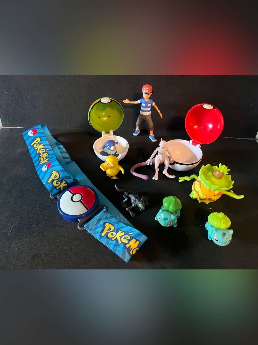 Pokemon Figure Set with Belt, 2 Poke Balls and 8 figures - Picture 2 of 4